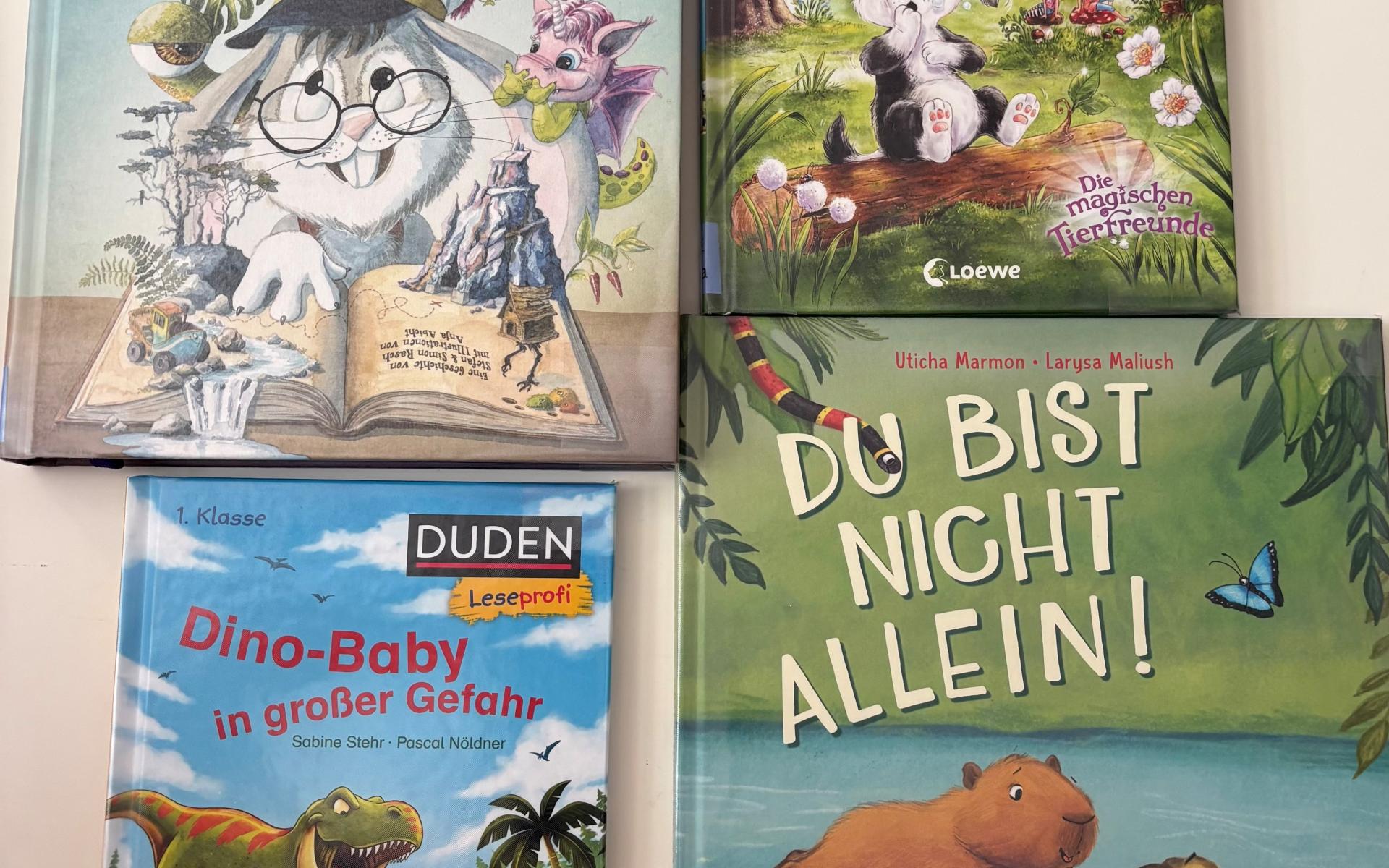 Covers von neuen Büchern auf einer Fläche liegend fotografiert. Titel: Hase Hollywood, Bildermaus, Du bist nicht allein ...